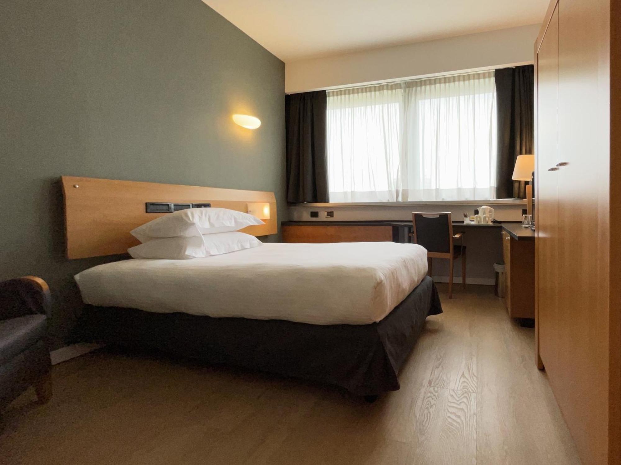 Готель Crowne Plaza Milan Linate By Ihg Сан-Донато-Міланезе Екстер'єр фото